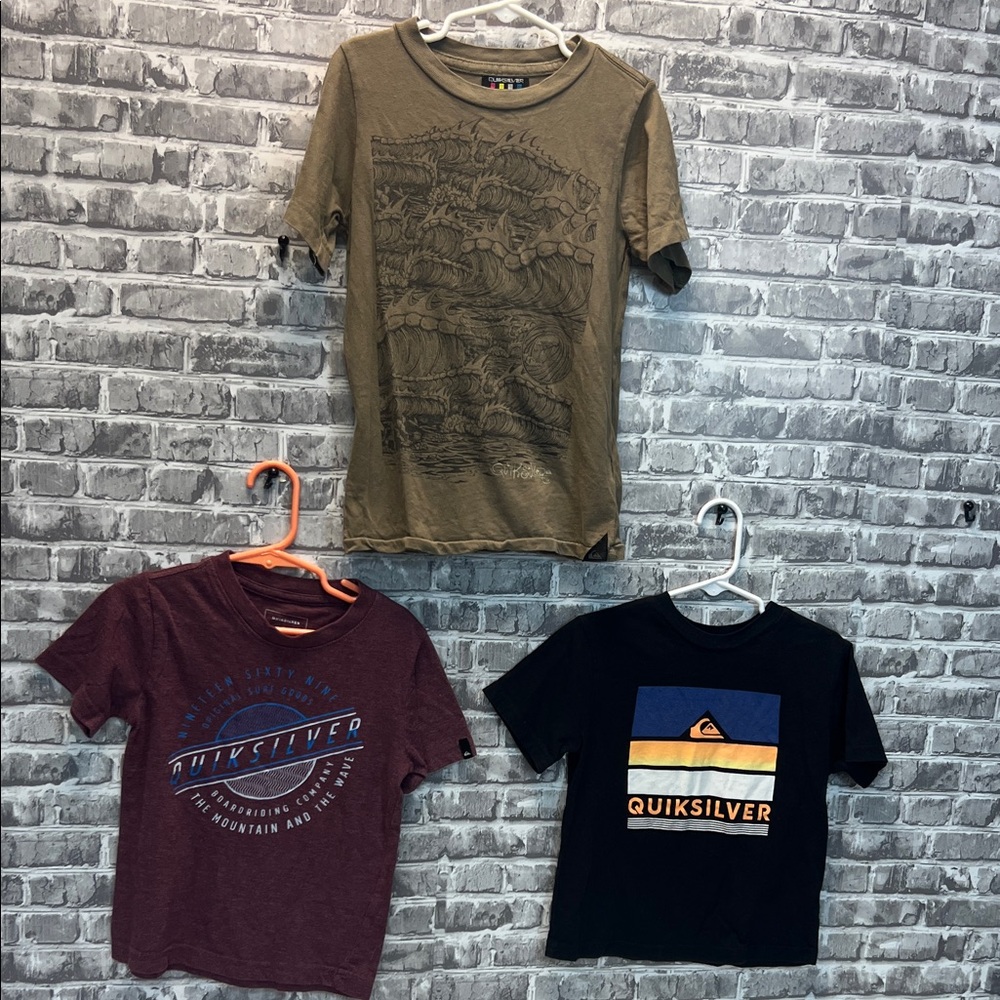 Boy's lot of Quiksilver T-Shirts